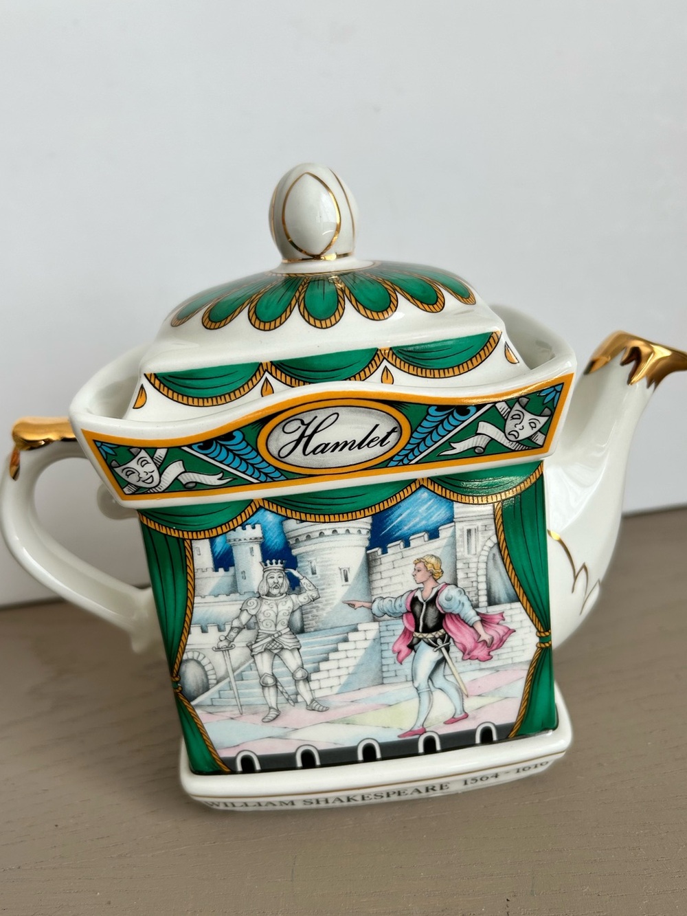 Vintage Sadler Staffordshire Teapot – ‘Hamlet’ with White and Gold Accents - Picture 3 of 12